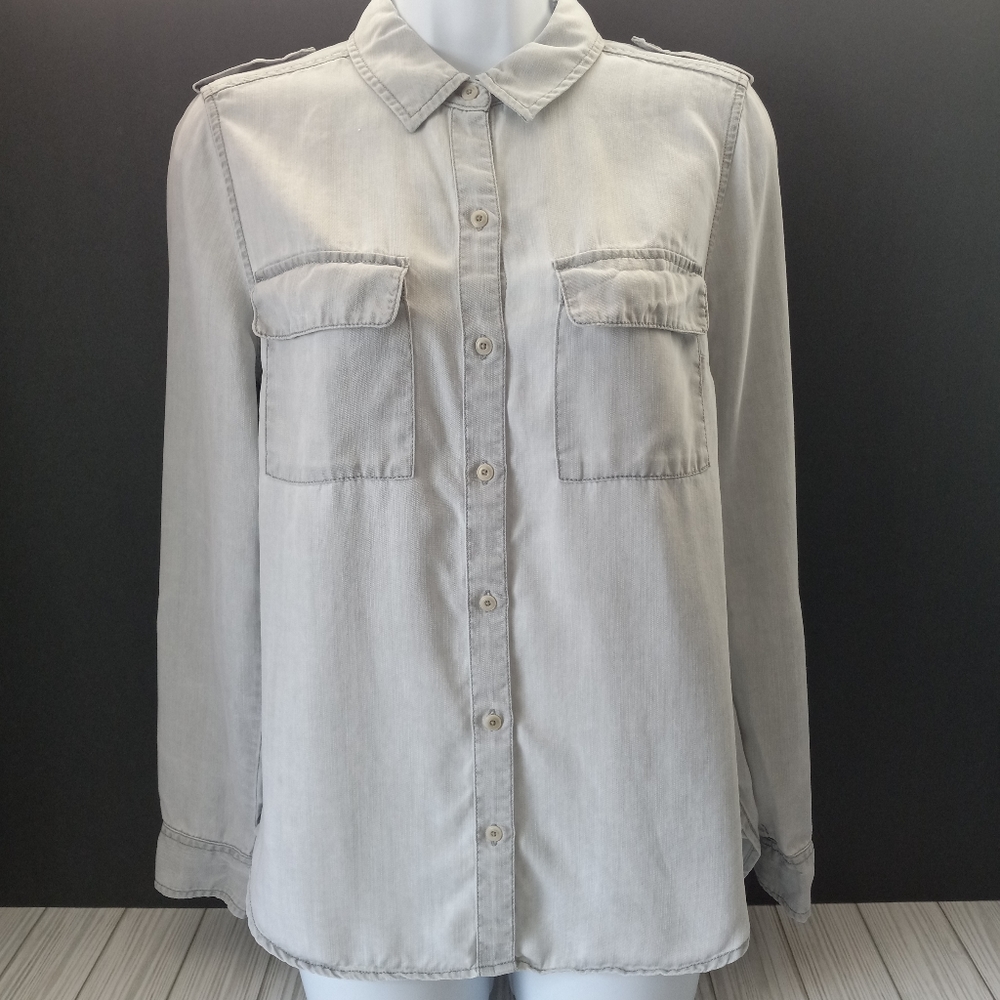 Lucky Brand Chambray Light Wash Button Down Shirt